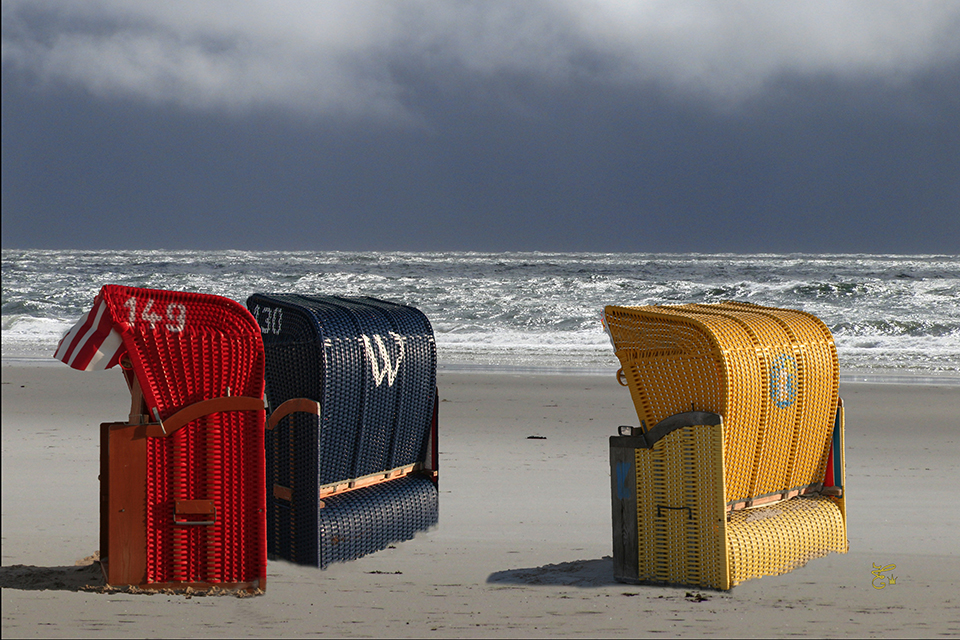 roter-und-blauer-und-gelber-Strandkorb2